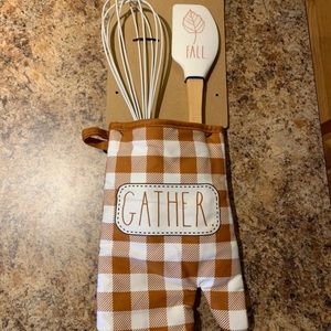 NWT Rae dunn baking set